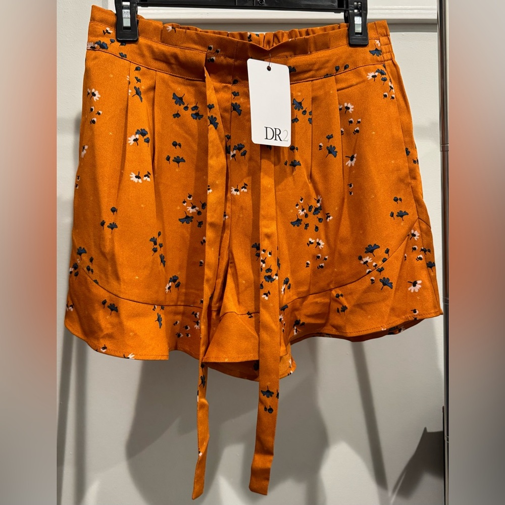 DR2 Floral Orange Shorts Size M New With Tags